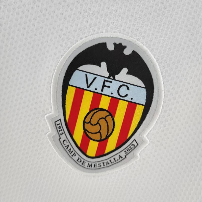 Camiseta-Valencia-primera-equipacion-2022-2023-version-fan-escudo.jpg